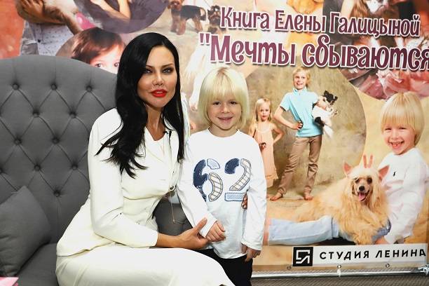 Елена Галицына пресдатвила свою первую фотокнигу для детей 